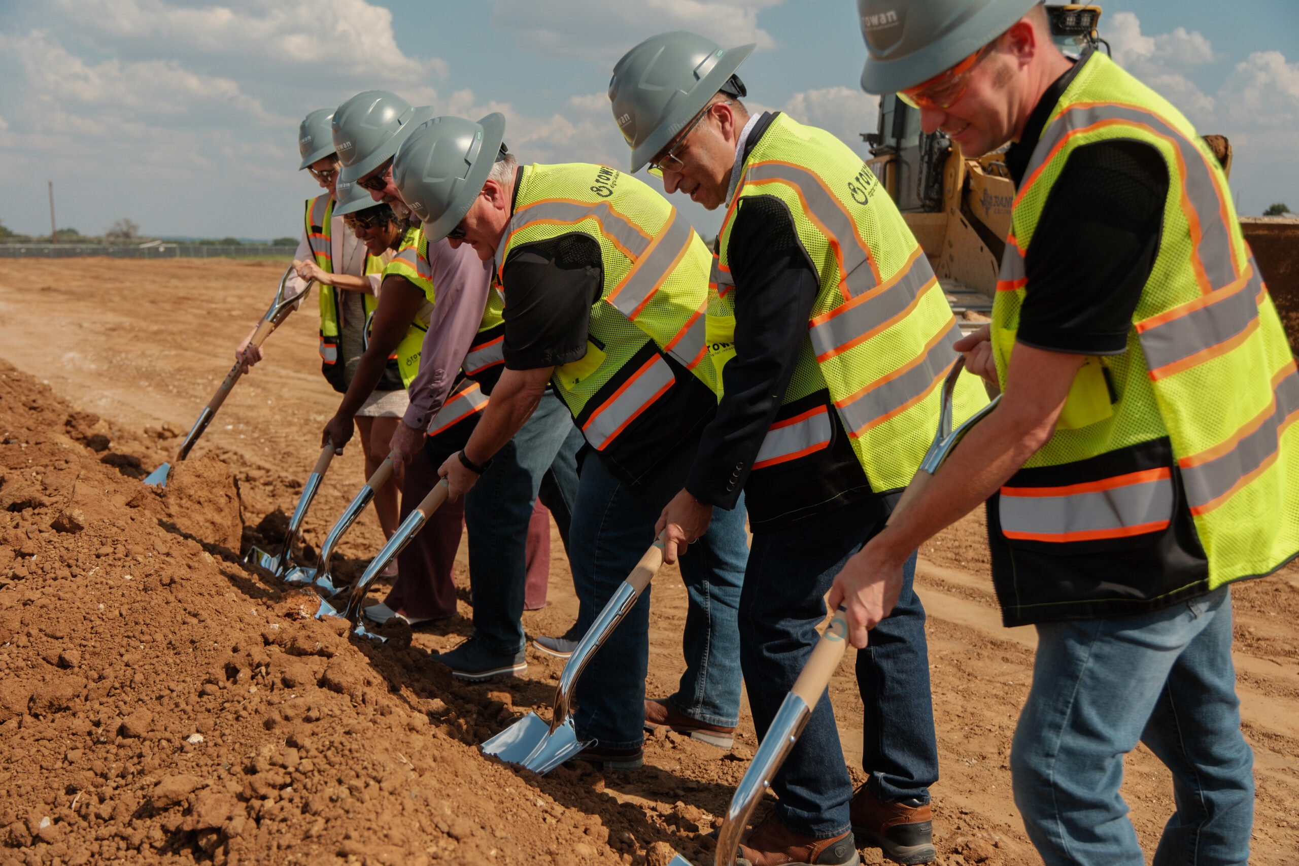 $550M in Construction Financing Secured for 300 MW Project Cinco